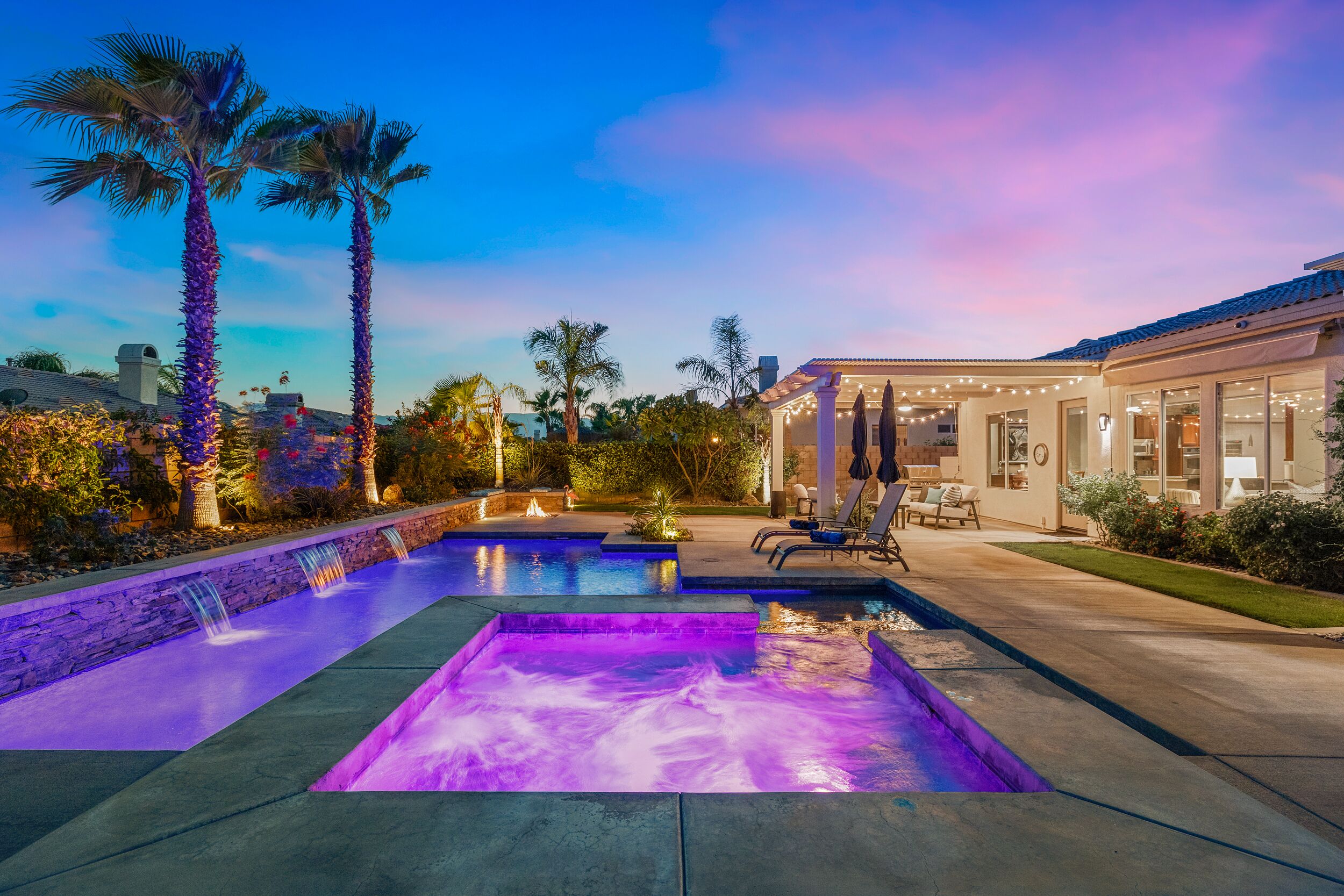 حمّام سباحة مُدفَّأ