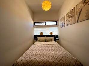2 habitaciones, escritorio, tabla de planchar con plancha y wifi gratis 
