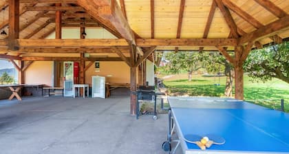 Schöne Wohnung mit W-LAN, Innenhof, Haustiere erlaubt, Panoramablick und Parkplatz