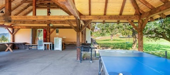 Lovely apartment for 5 people with WIFI, patio, pets allowed, panoramic view and parking