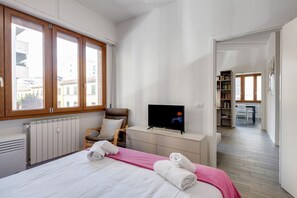 1 slaapkamer, een strijkplank/strijkijzer, wifi