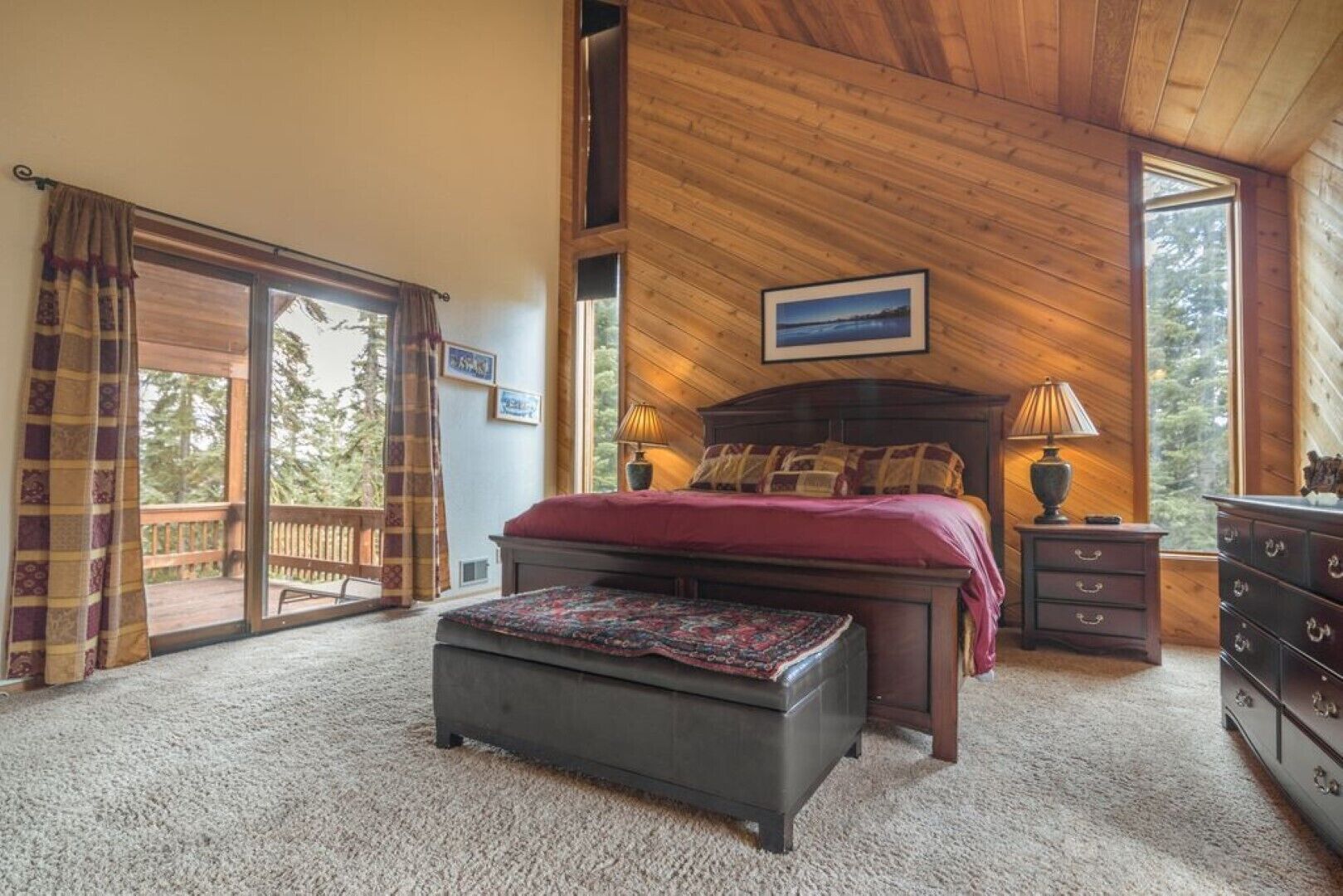 Spacious (4200sq ft), 5.5 bedrooms with Views, Open Mountain Home