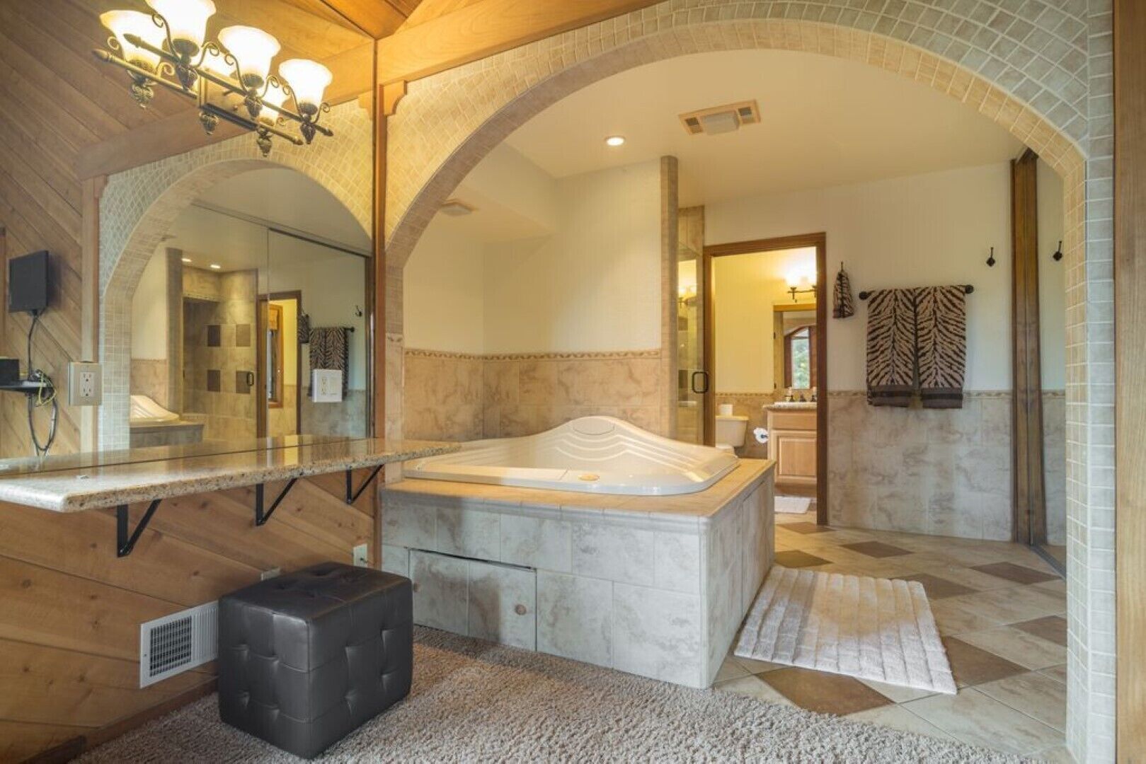 Spacious (4200sq ft), 5.5 bedrooms with Views, Open Mountain Home