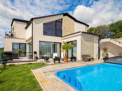 Beautiful  villa for 4 people with WIFI, pool, TV, balcony and panoramic view