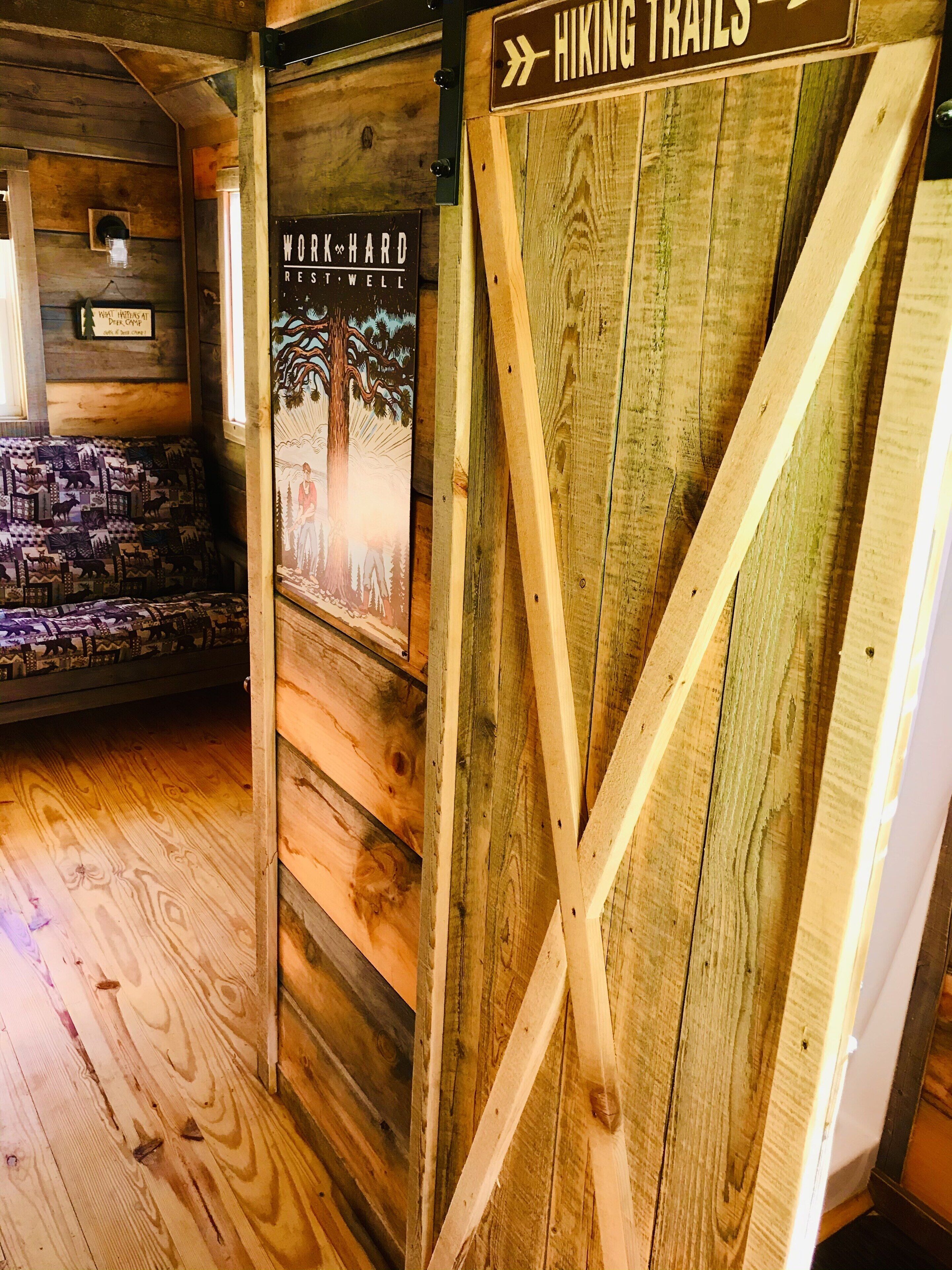 Cozy, absolutely secluded Mountain Cabin,Pet Friendly,spectacular Views,hiking