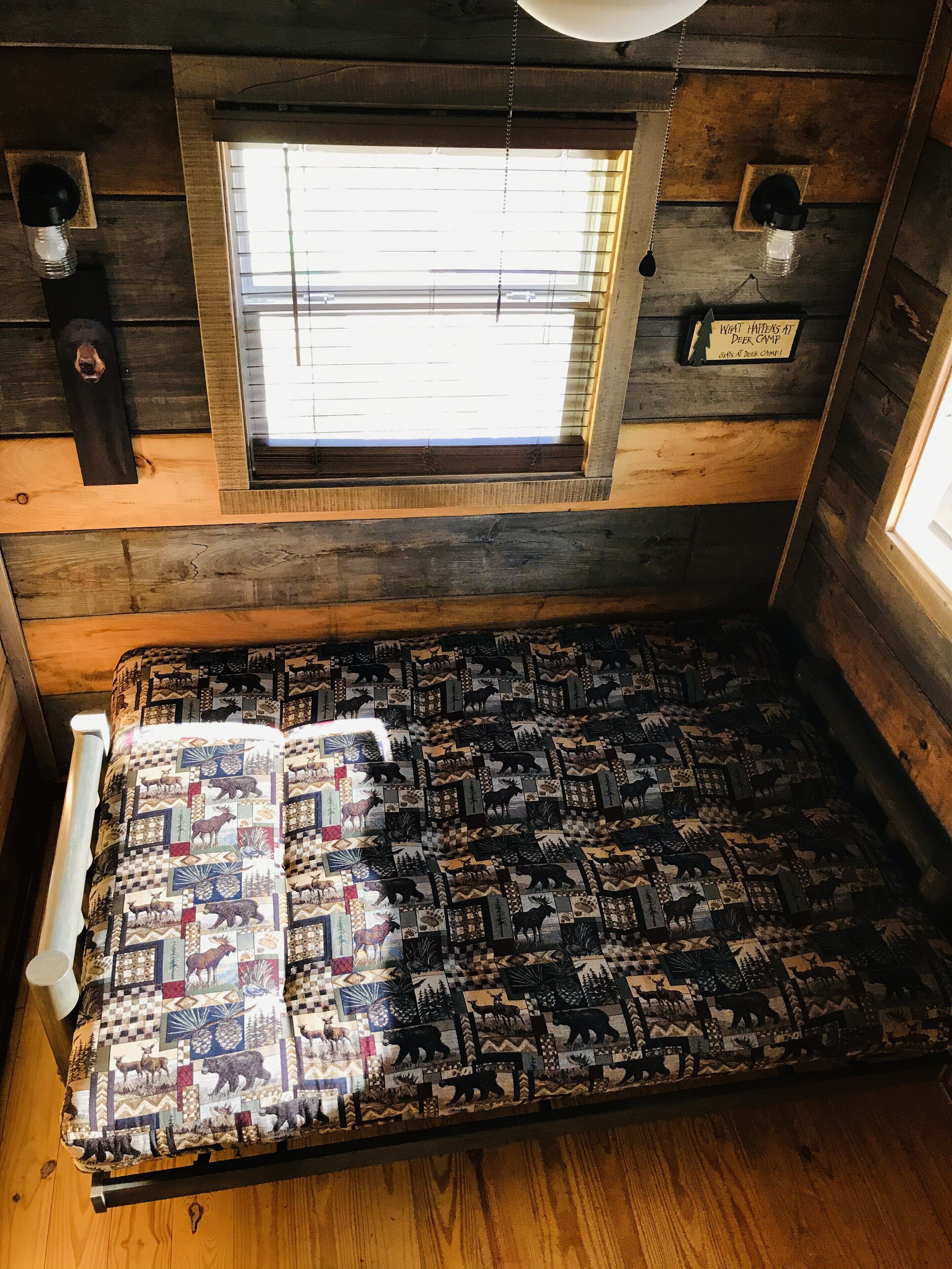 Cozy, absolutely secluded Mountain Cabin,Pet Friendly,spectacular Views,hiking