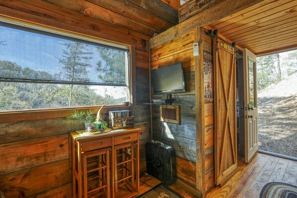 Interior -   Rustic Wilderness Cabin Retreat Private Forest Getaway in East Tennessee (Newport)
