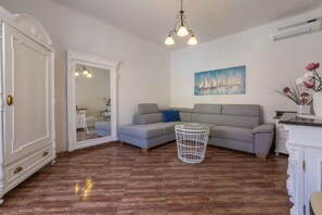 TV - Holiday home mit Klimaanlage und Terrasse (Crikvenica)