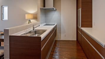 Fridge, microwave, stovetop, cookware/dishes/utensils