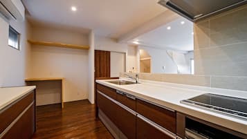 Fridge, microwave, stovetop, cookware/dishes/utensils