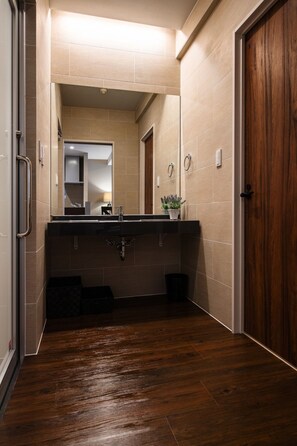 Hårtork och handdukar