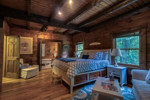 8 habitaciones, tabla de planchar con plancha, cuna de viaje y wifi 