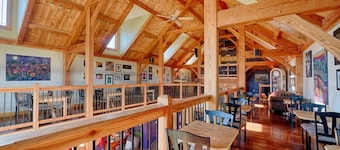 Spacious Log Villa 6700sf Hot tub-wine country-19ac
