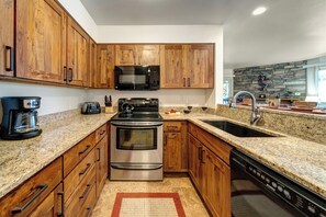 Fridge, microwave, stovetop, dishwasher