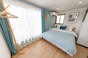 4 bedrooms, desk, iron/ironing board, free WiFi