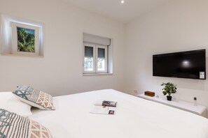 Iron/ironing board, free WiFi, bed sheets