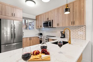 Fridge, microwave, stovetop, dishwasher