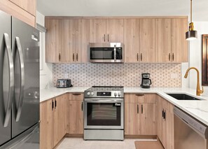 Fridge, microwave, stovetop, dishwasher