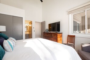 2 bedrooms, iron/ironing board, Internet, bed sheets