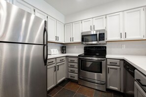 Fridge, microwave, stovetop, dishwasher