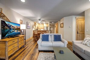 Smart TV, fireplace, DVD player, heated floors