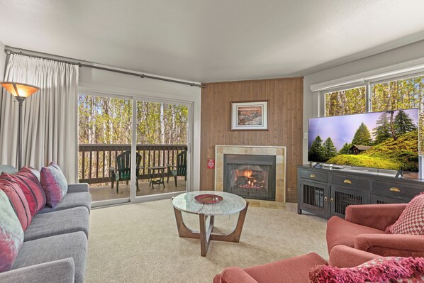 Flat-screen TV, fireplace, DVD player