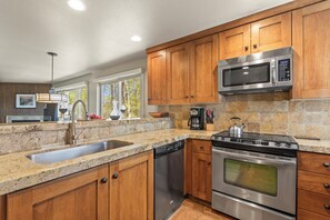 Fridge, microwave, stovetop, dishwasher