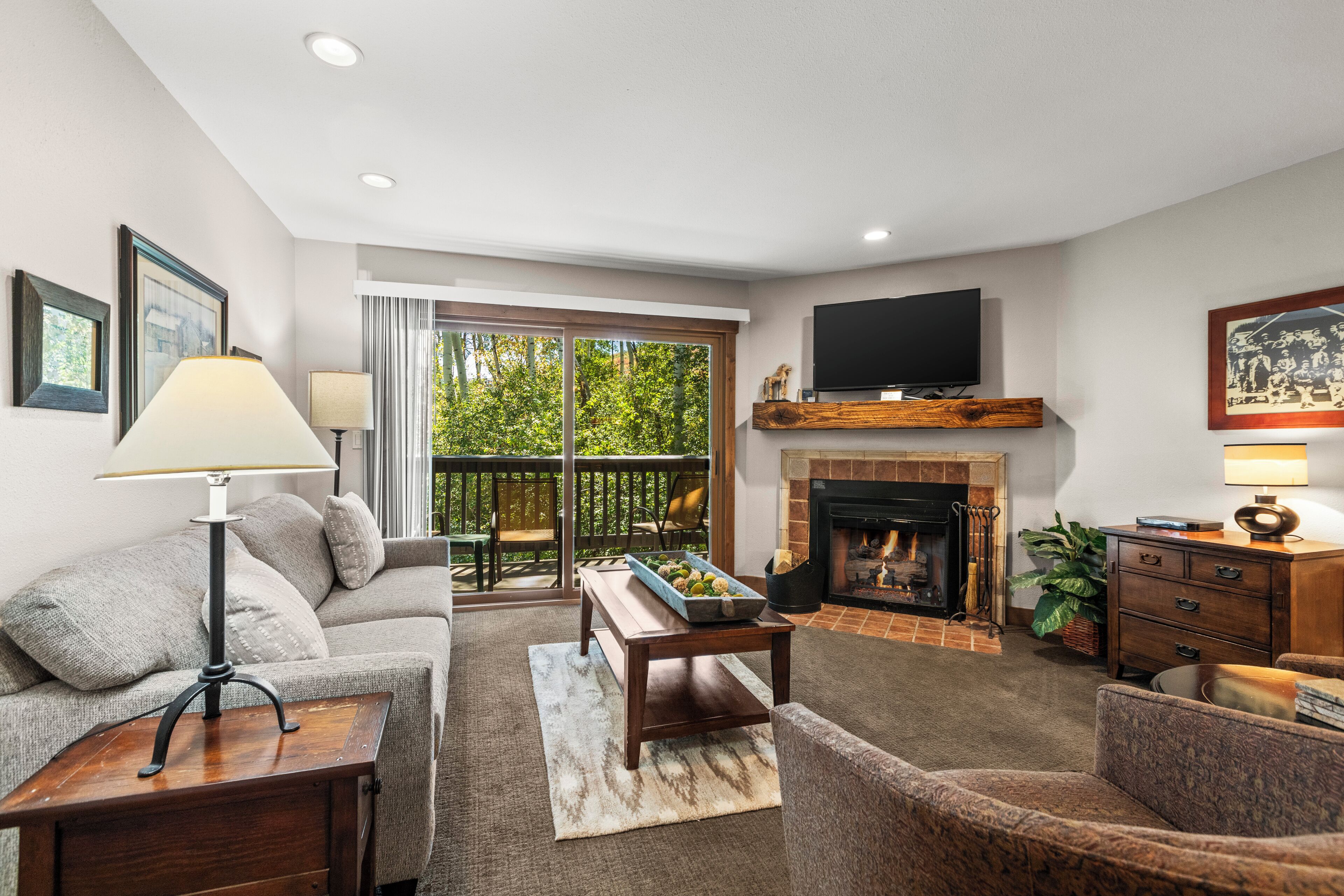 Smart TV, fireplace, DVD player