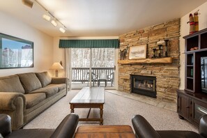 Televisio, takka, DVD-soitin