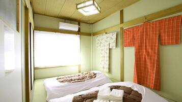 4 bedrooms, desk, iron/ironing board, bed sheets
