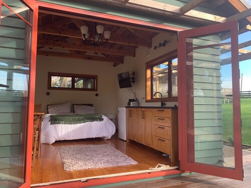 Katikati Fully Self-Contained cabin on an avocado orchard