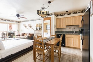 Iron/ironing board, Internet, bed sheets