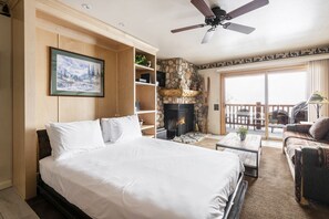 Iron/ironing board, Internet, bed sheets