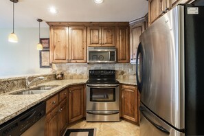 Fridge, microwave, stovetop, dishwasher