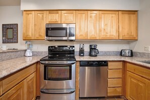 Fridge, microwave, stovetop, dishwasher