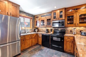 Refrigerador, microondas, parrilla de estufa y lavavajillas 