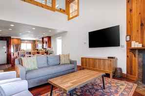 Flat-screen TV, fireplace, DVD player