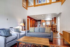 Flat-screen TV, fireplace, DVD player