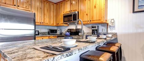Fridge, microwave, stovetop, dishwasher