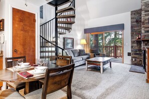 TV, peis og DVD-spiller