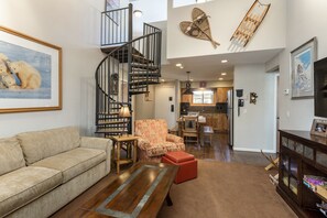 Una televisión, una chimenea, un reproductor de DVD