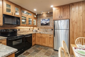 Fridge, microwave, stovetop, dishwasher