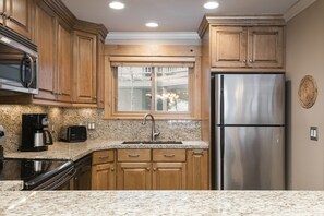 Fridge, microwave, stovetop, dishwasher