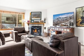 TV, fireplace, DVD player - True Ski-In/Ski-Out to Park City Mountain Resort! (Park City)