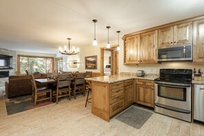 Fridge, microwave, oven, stovetop - True Ski-In/Ski-Out to Park City Mountain Resort! (Park City)