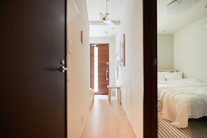 Hallway - P OIN T Ikebukuro Designer's Villa (Tokyo)