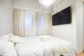 Television - P OIN T – Shinjuku Kabukicho Designer’s Apartment I (Tokyo)