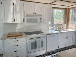 KĂŒhlschrank, Mikrowelle, Ofen, Herdplatte