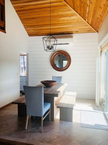 Sunriver Retreat: Sleeps 8 – Bright Family Home Near Trails & SHARC, 8 Passes!