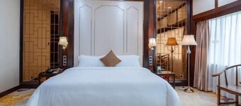 Junyi Hotel